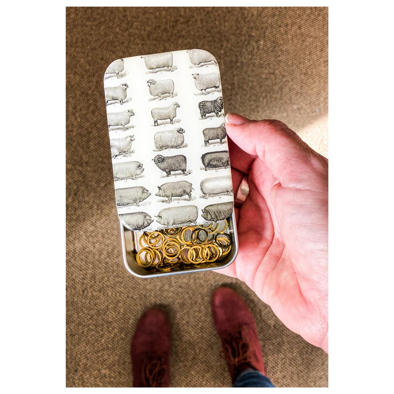Boîte Métallique pour Accessoires MOUTONS ET COCHONS de FIREFLY NOTES