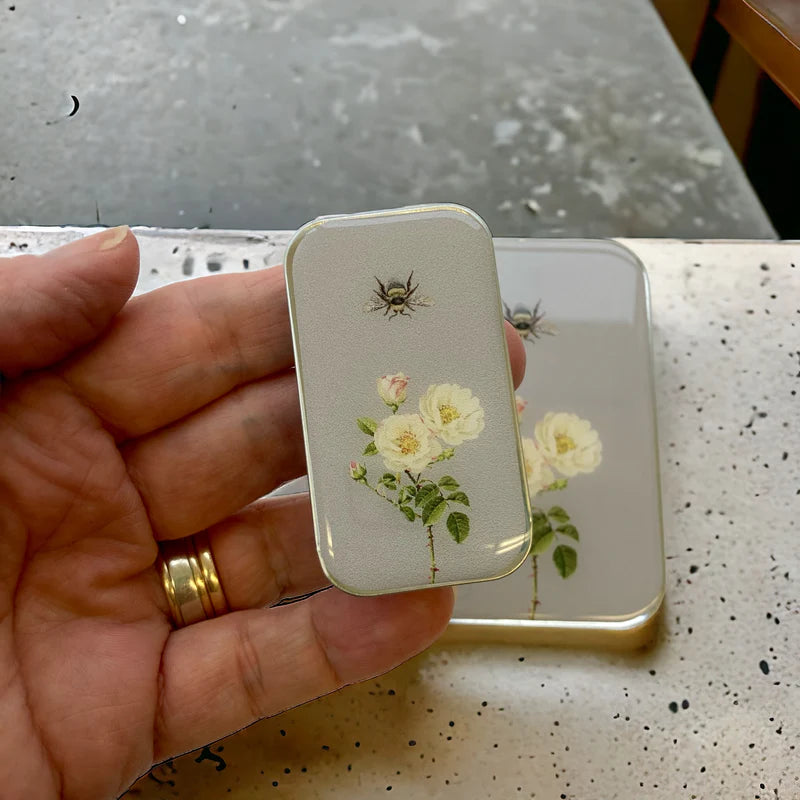 Boîte Métallique pour Accessoires ABEILLE ET ROSES de FIREFLY NOTES