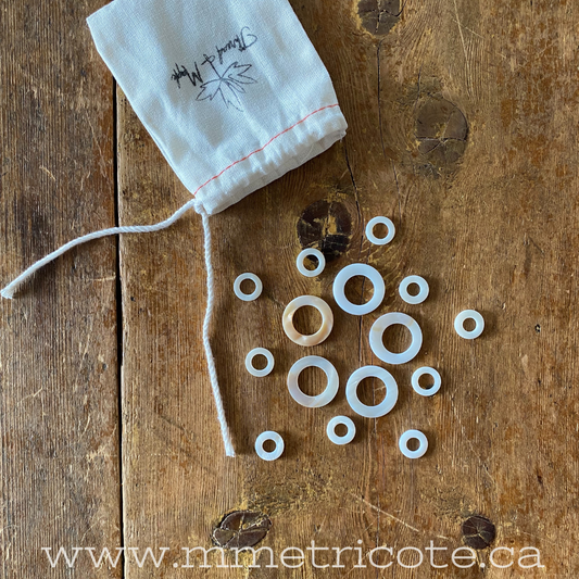 Marqueurs de Mailles en Coquillage Thread and Maple