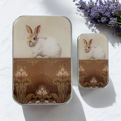 Boîte Métallique pour Accessoires DOUX LAPIN BLANC de FIREFLY NOTES