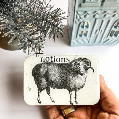 Boîte Métallique pour Accessoires BÉLIER de FIREFLY NOTES